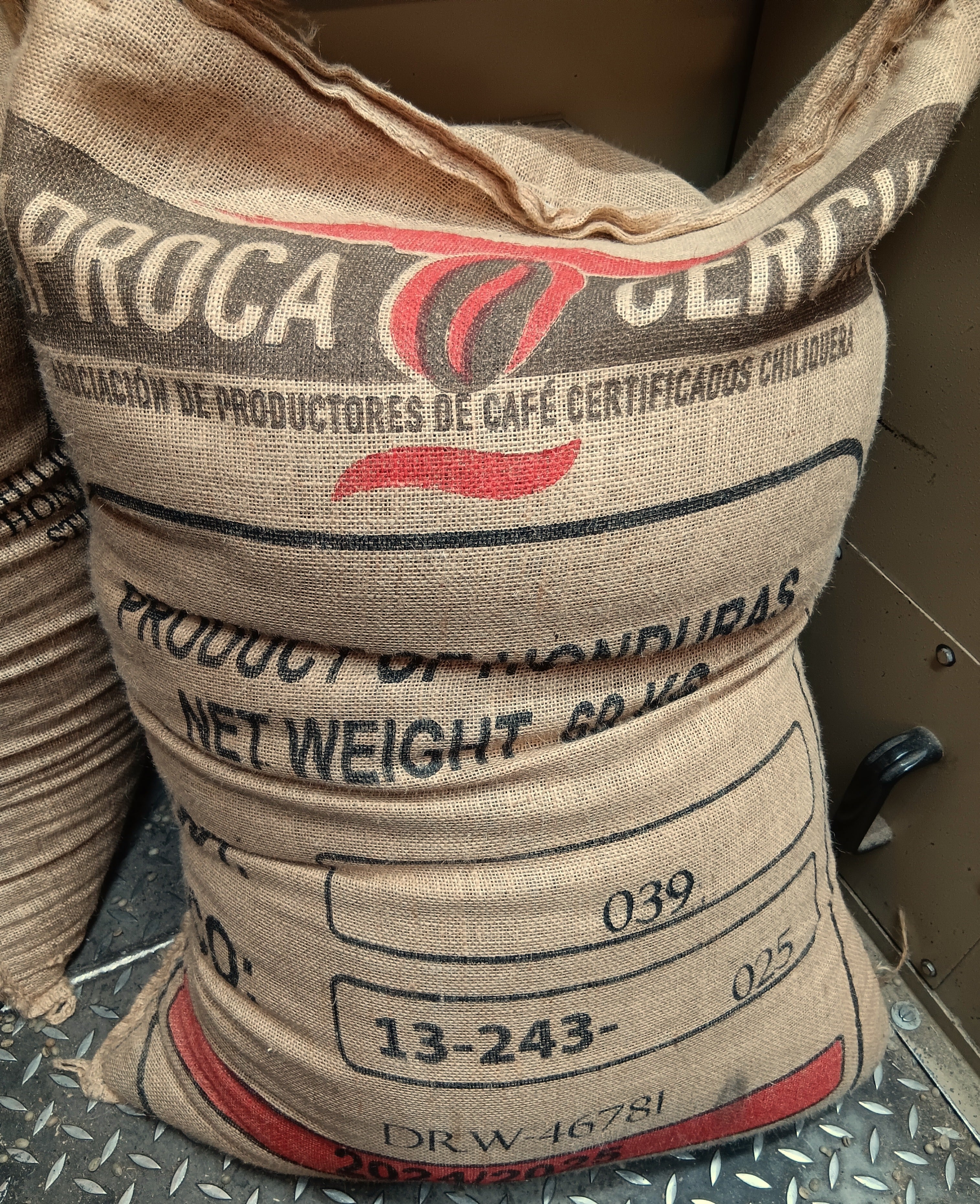 Honduras Aprocacerchil SHG Micro-lot 121 Whole Coffee Beans Justifiably Very Popular