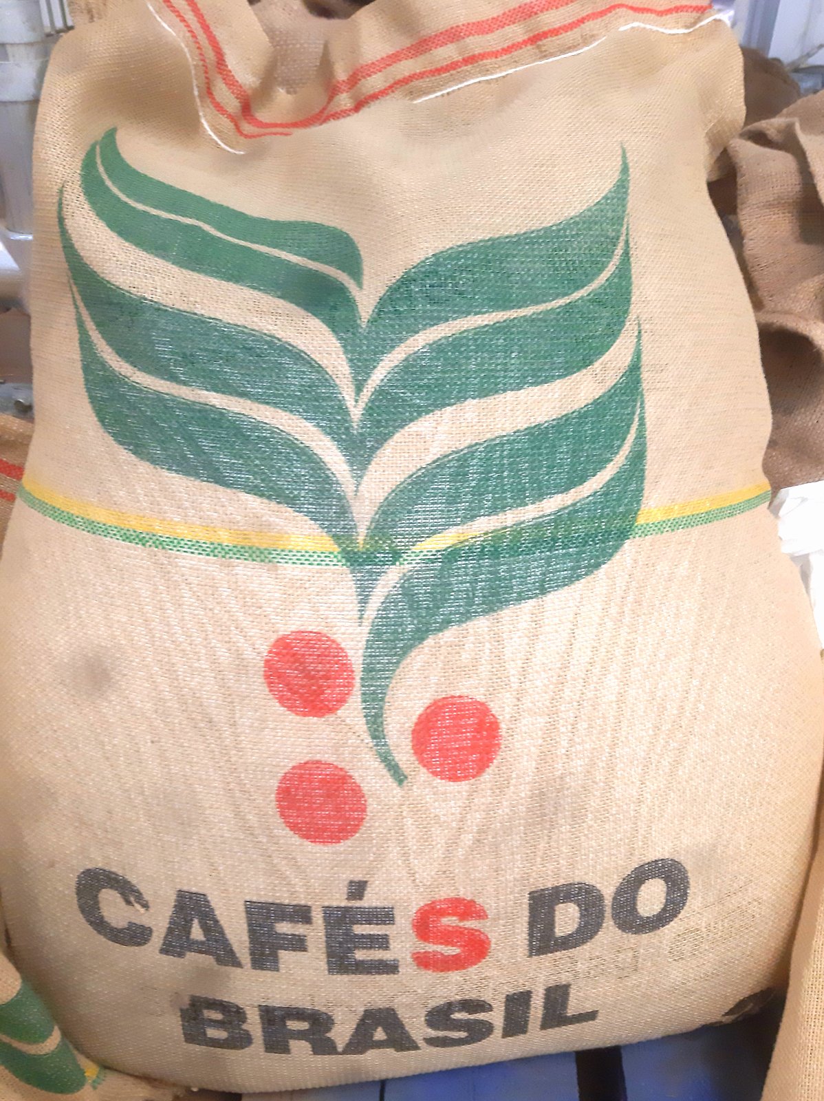 Brazilian Mantiqueira de Minas Fair Trade Whole Coffee Beans AB Grade Screen 15 Up