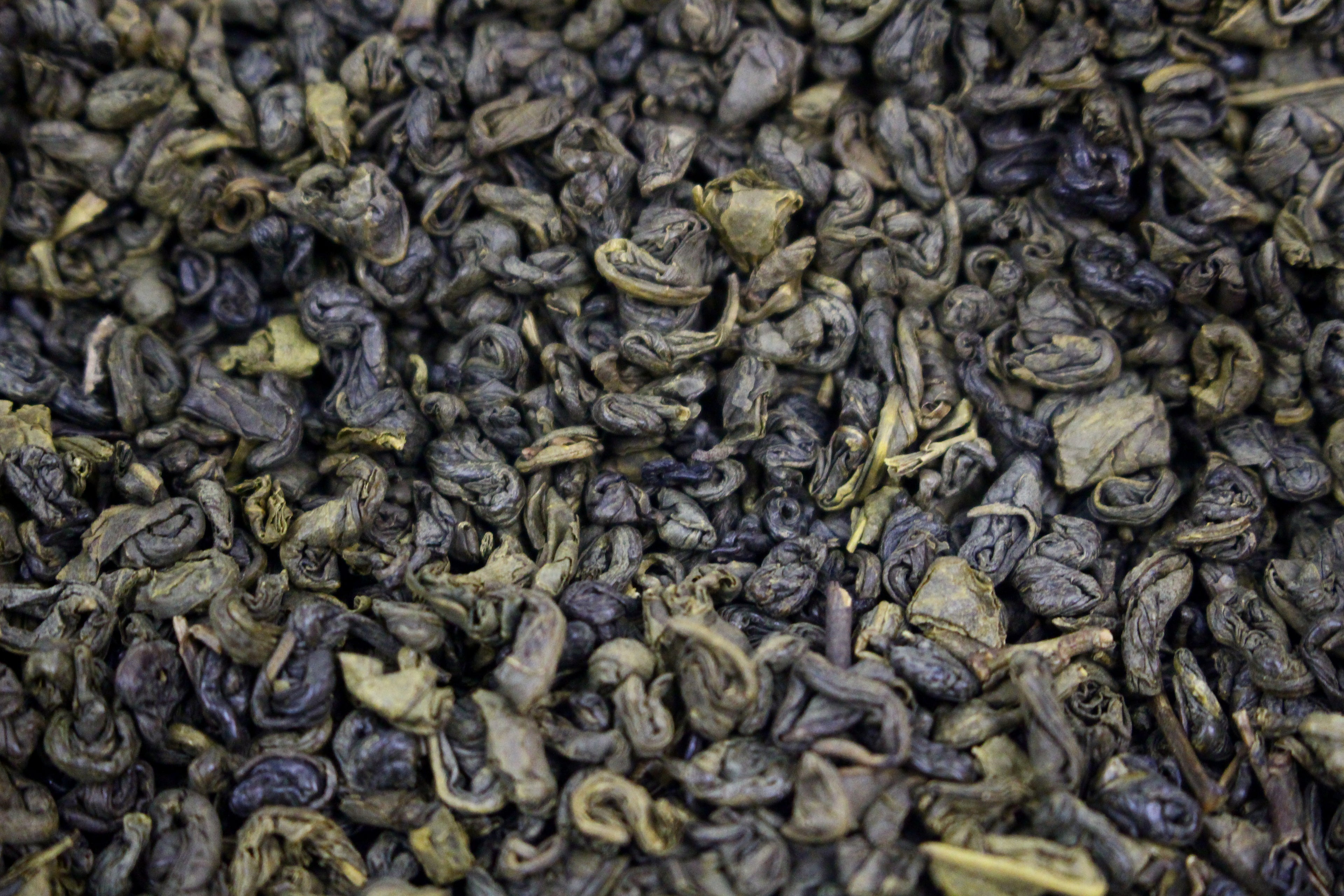 Chinese Gunpowder Organic Hand Rolled Loose Leaf Green Tea Gently Stirred