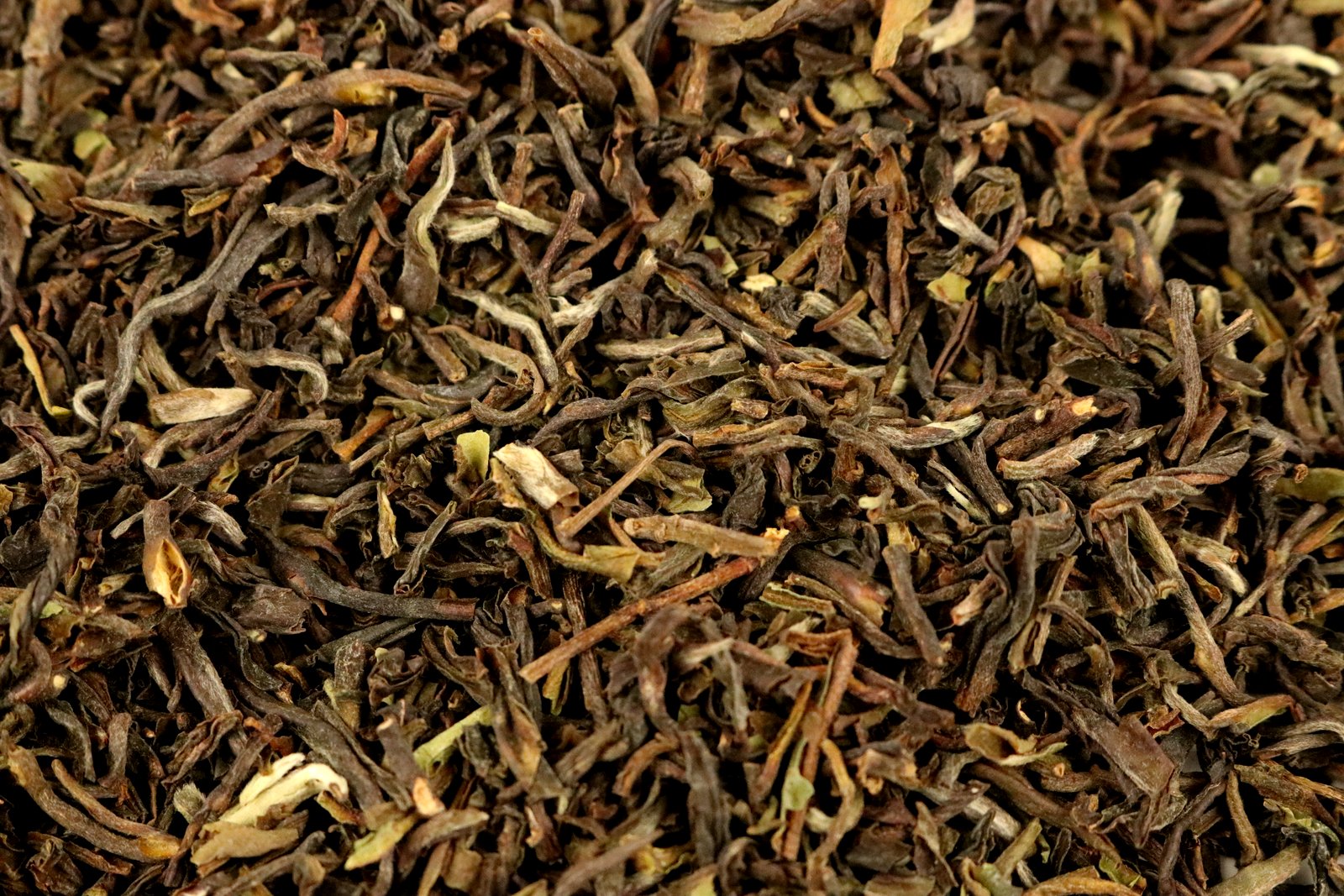 Darjeeling Castleton Estate 1st Flush SFTGFOP Grade 1 Loose Leaf Tea Gently Stirred
