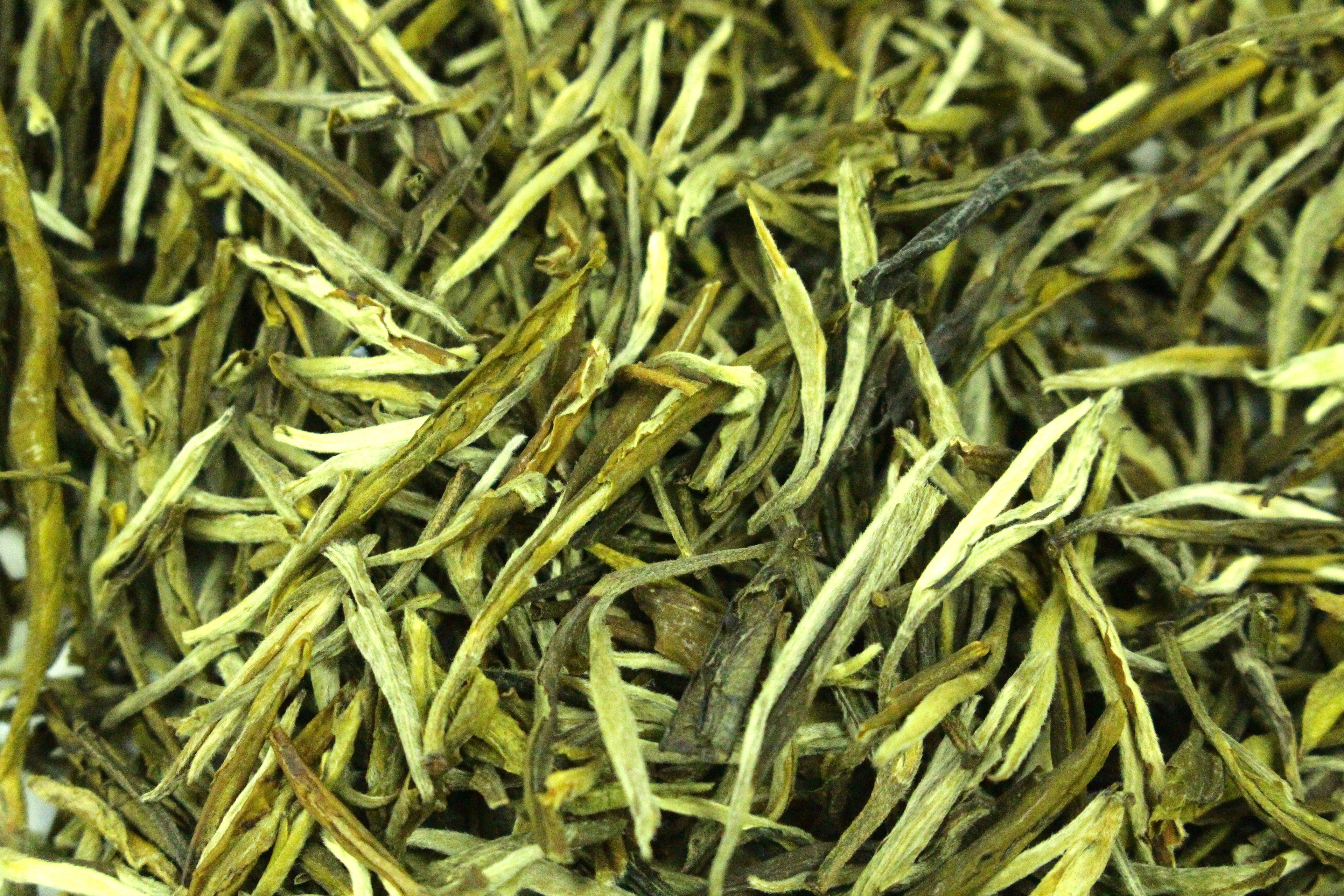 Huang Ya Yellow Tips Yellow Tea Loose Leaf Imperial Tribute Gently Stirred