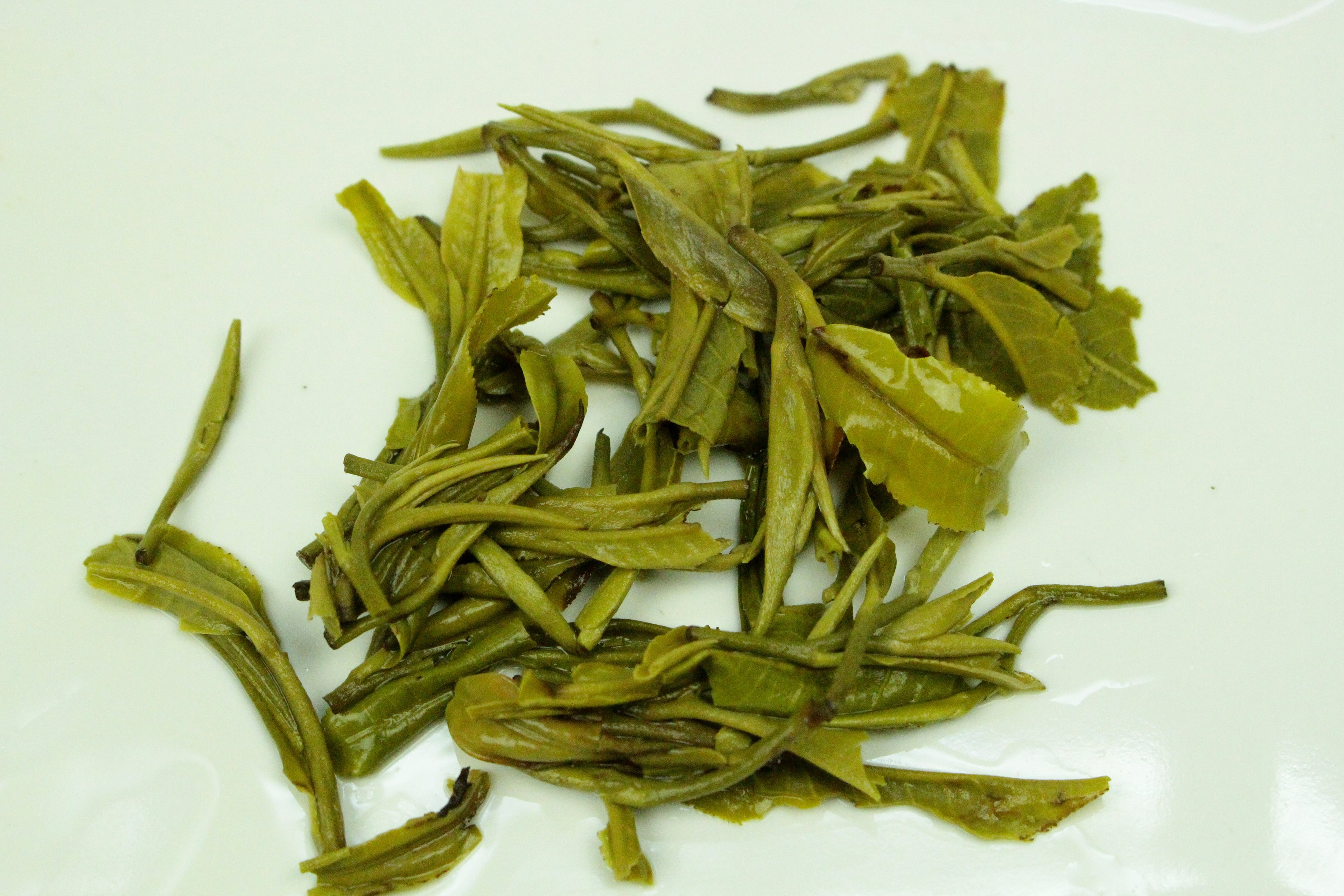 Huang Ya Yellow Tips Yellow Tea Loose Leaf Imperial Tribute Gently Stirred