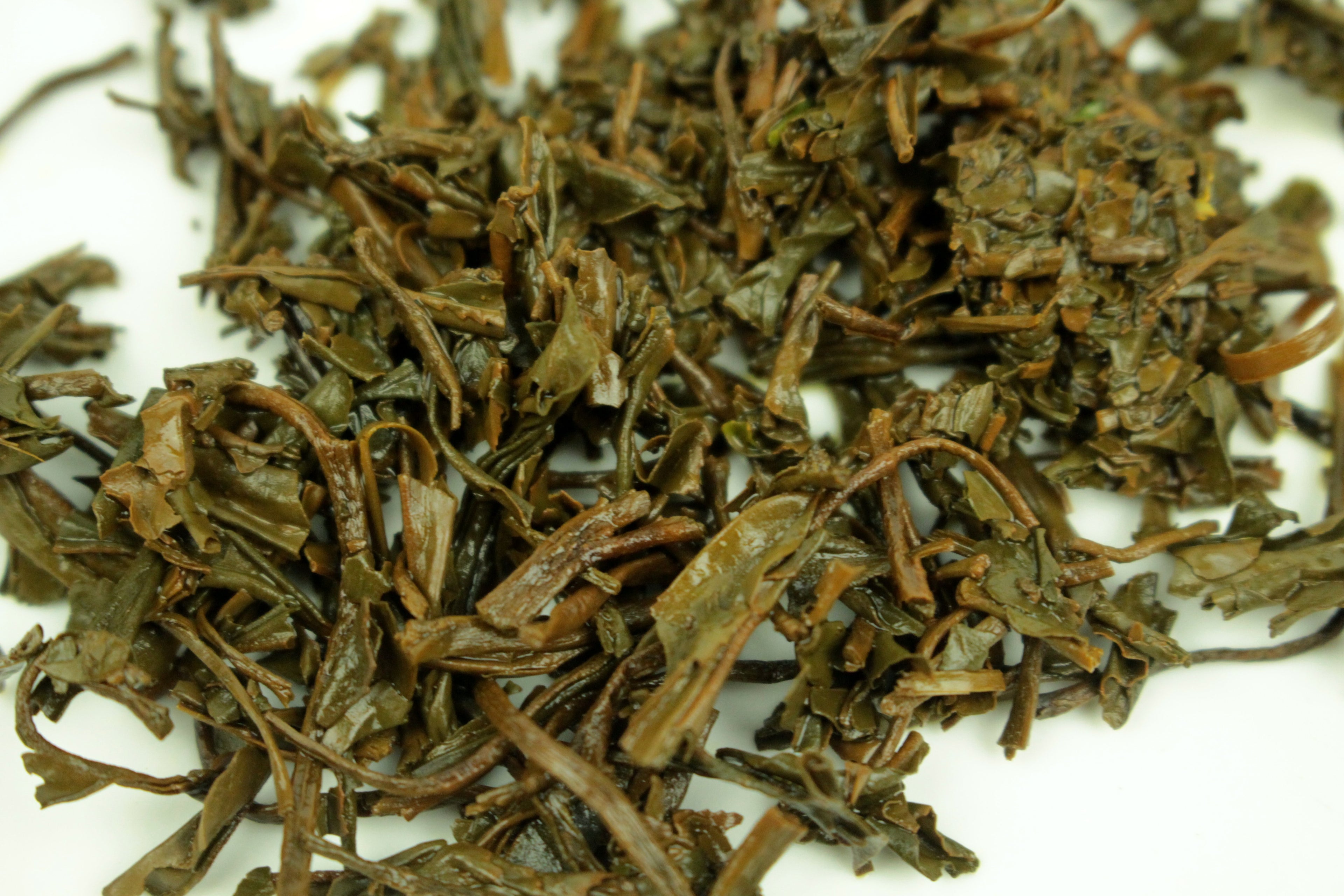 Japanese Benifuuki Organic Black Loose Leaf Tea Gently Stirred