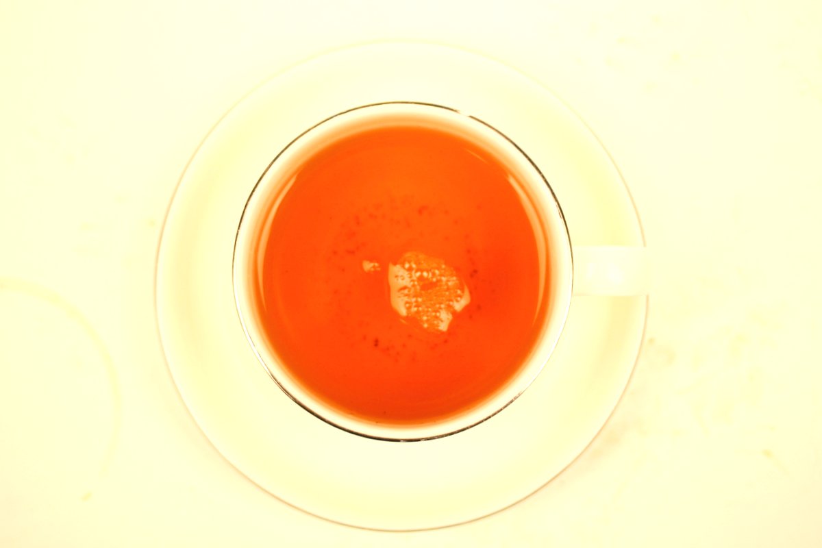 Japanese Kagoshima Hoji Cha Organic Leaf Tea Gently Stirred
