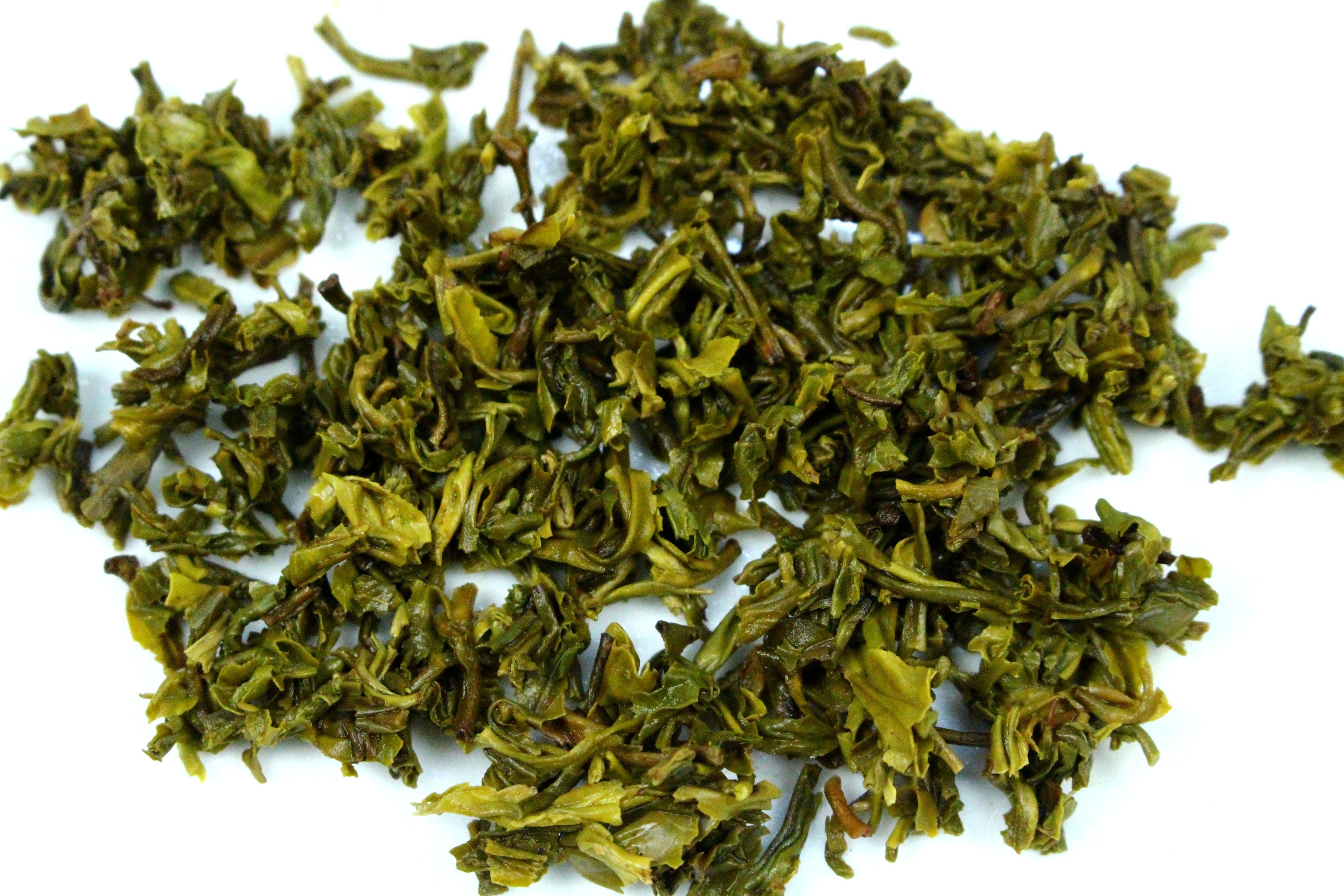 Nepal Guranse SFTGFOP Grade 1 Emerald Green Organic Loose Leaf Tea Gently Stirred